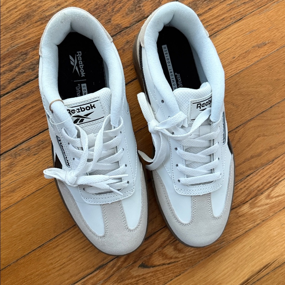 NWOT Reebok women’s White and Black Sneakers 8 - Picture 2 of 7